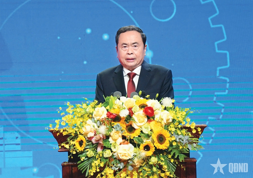 Chủ tịch Quốc hội Trần Thanh Mẫn dự Hội nghị toàn quốc biểu dương công nhân lao động tiêu biểu là đảng viên